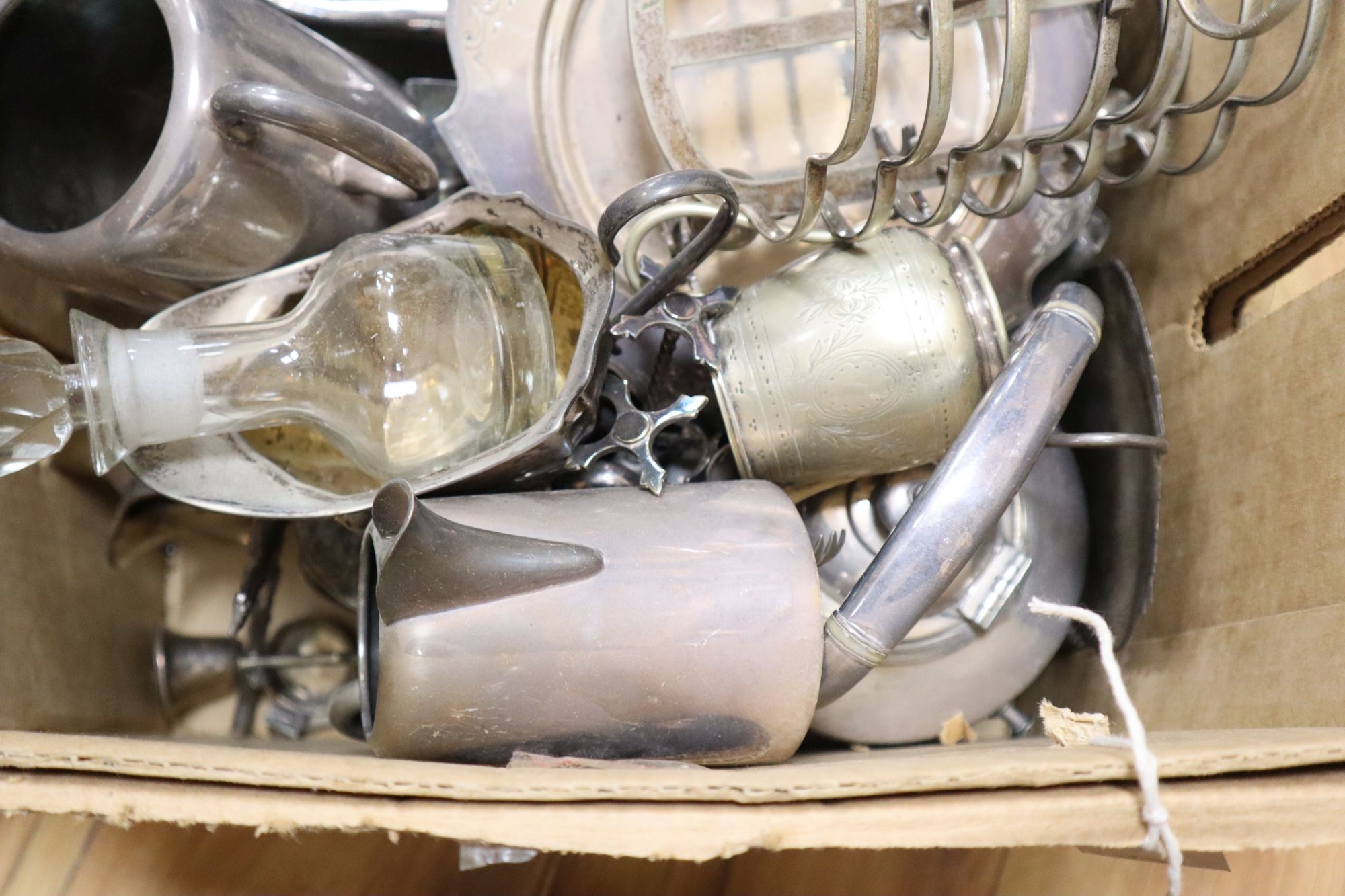 A quantity of mixed plated wares